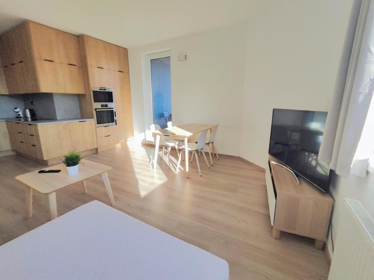Schanz - Quietly Oriented - Private Parking - Balcony Bratislava Ngoại thất bức ảnh