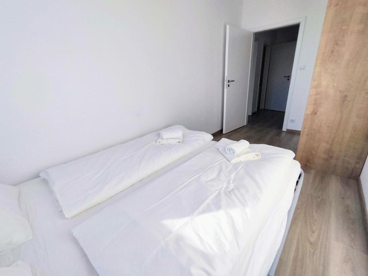 Schanz - Quietly Oriented - Private Parking - Balcony Bratislava Ngoại thất bức ảnh